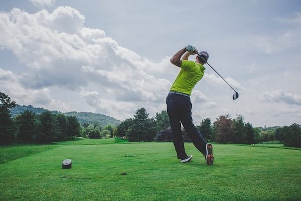 Le monde du golf avec des conseils d'experts, des offres de financement et une connectivité exceptionnelle | FFGolf